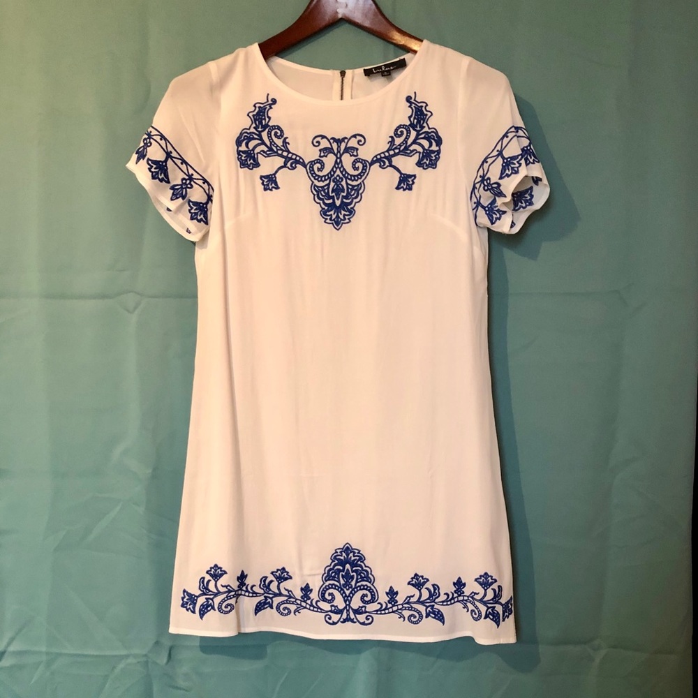 NWOT  Embroidered shift dress